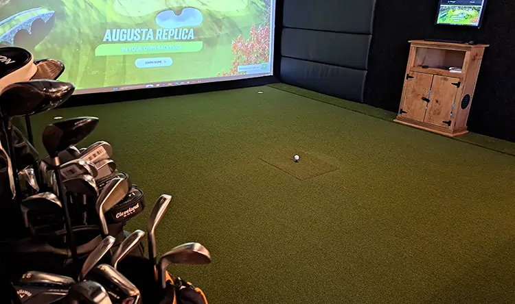 Indoor golf simulator installed by SYNLawn